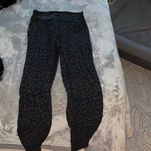 Lululemon size 6 Align Joggers